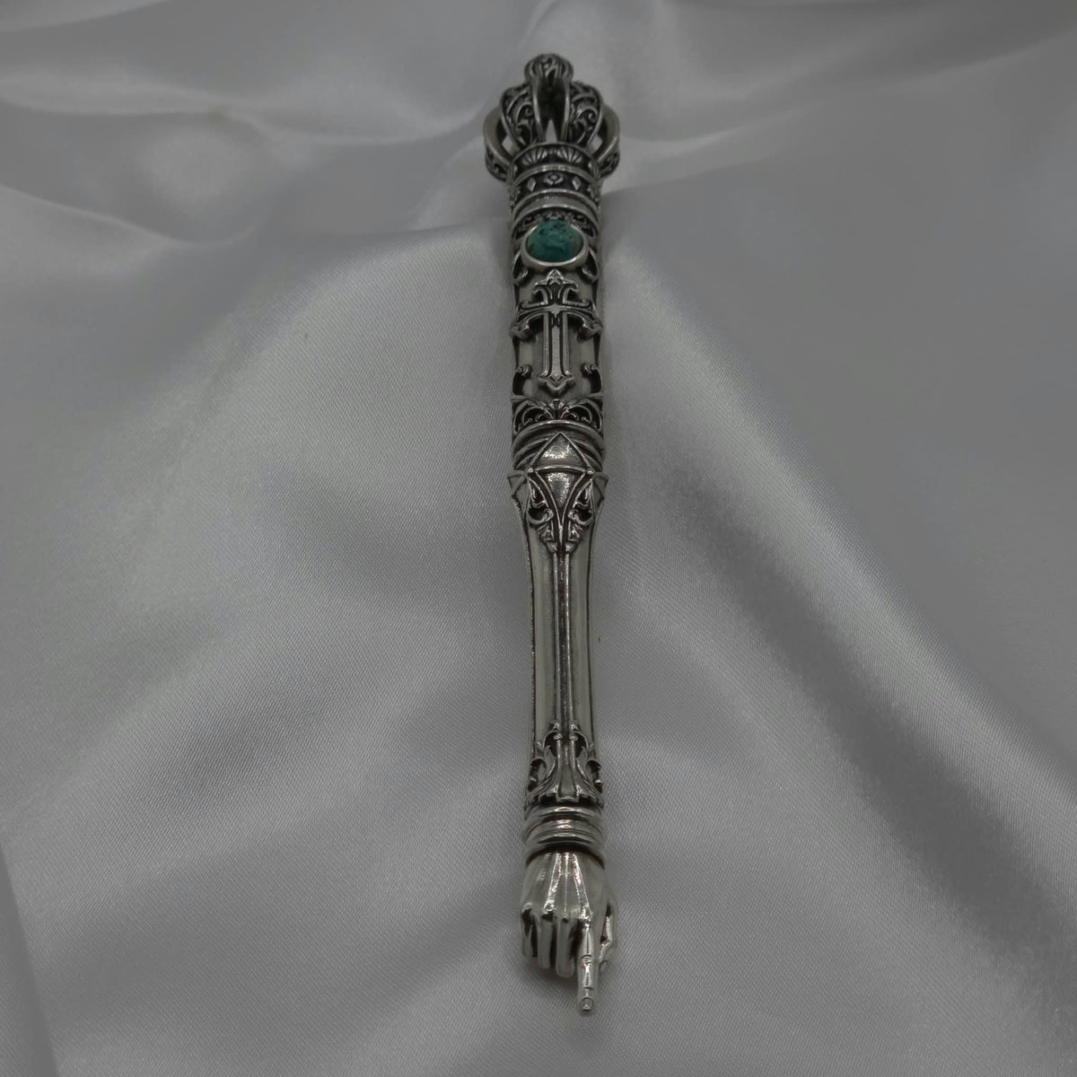 The Moriah Cross Works BR-BRSP-001 Bible Reading Pointer in antiqued silver, full length vertical view showing the filigree crown, King Solomon Stone cabochon, ornate shaft, and pointing hand